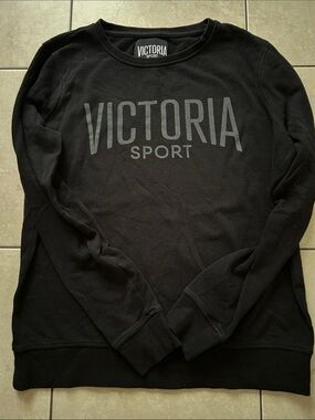 Women's Black Crewneck Sweatshirt